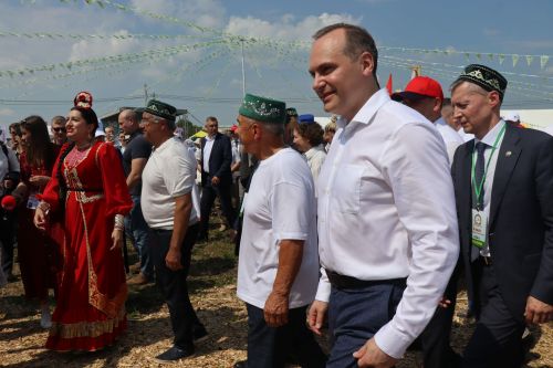 Рустам Минниханов посетил татарстанское подворье на Сабантуе в Мордовии