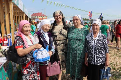Рустам Минниханов посетил татарстанское подворье на Сабантуе в Мордовии