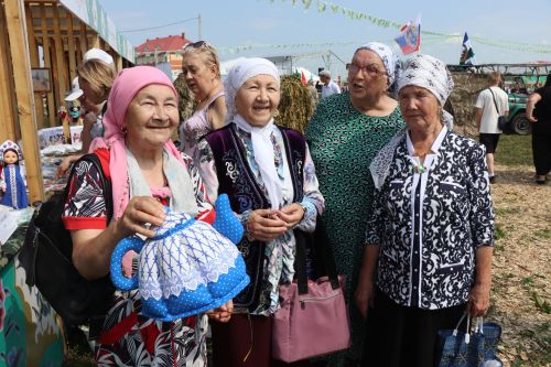 Рустам Минниханов посетил татарстанское подворье на Сабантуе в Мордовии