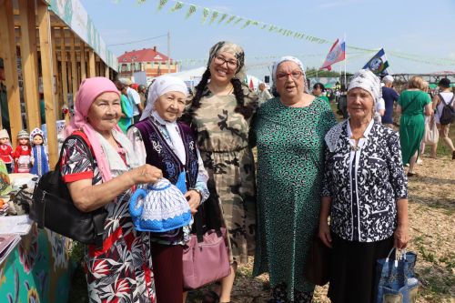 Рустам Минниханов посетил татарстанское подворье на Сабантуе в Мордовии