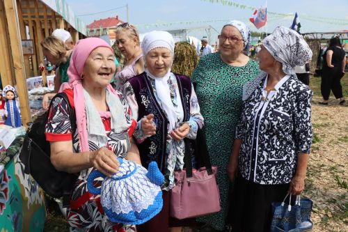 Рустам Минниханов посетил татарстанское подворье на Сабантуе в Мордовии