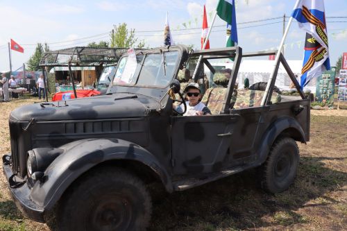 Рустам Минниханов посетил татарстанское подворье на Сабантуе в Мордовии