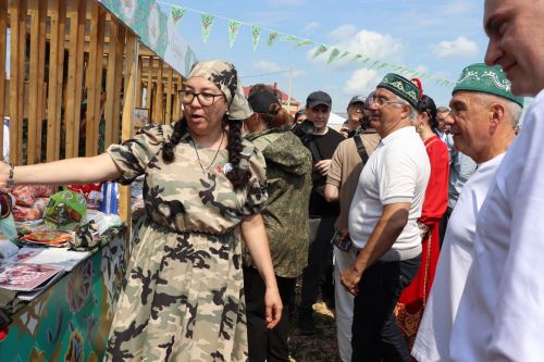 Рустам Минниханов посетил татарстанское подворье на Сабантуе в Мордовии
