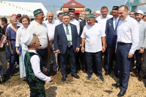 Рустам Минниханов посетил татарстанское подворье на Сабантуе в Мордовии