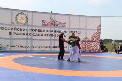Рустам Минниханов посетил татарстанское подворье на Сабантуе в Мордовии