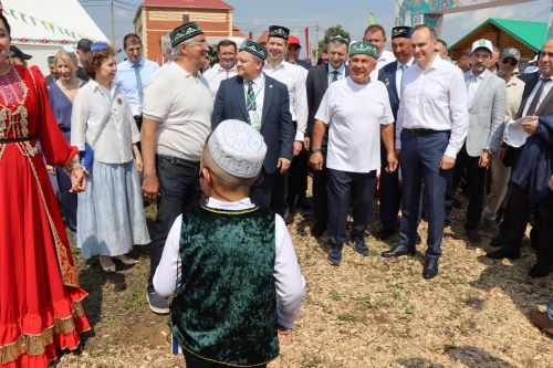 Рустам Минниханов посетил татарстанское подворье на Сабантуе в Мордовии