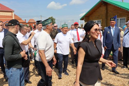 Рустам Минниханов посетил татарстанское подворье на Сабантуе в Мордовии