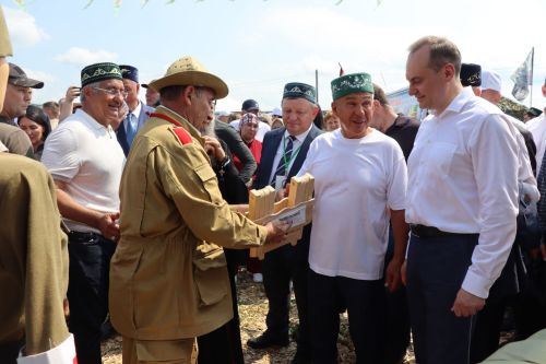 Рустам Минниханов посетил татарстанское подворье на Сабантуе в Мордовии