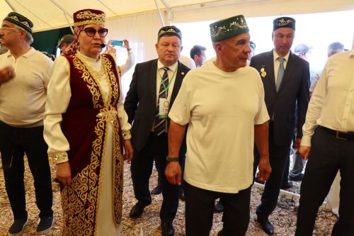 Рустам Минниханов посетил татарстанское подворье на Сабантуе в Мордовии