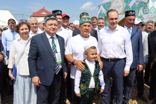 Рустам Минниханов посетил татарстанское подворье на Сабантуе в Мордовии