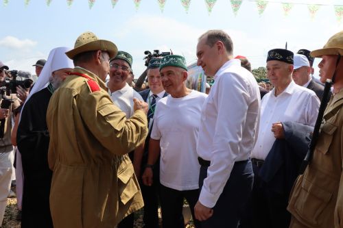Рустам Минниханов посетил татарстанское подворье на Сабантуе в Мордовии