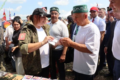 Рустам Минниханов посетил татарстанское подворье на Сабантуе в Мордовии