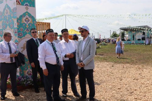 Рустам Минниханов посетил татарстанское подворье на Сабантуе в Мордовии