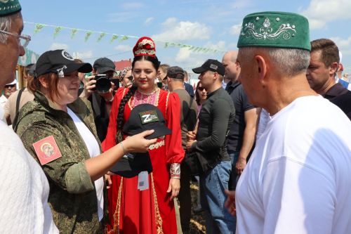Рустам Минниханов посетил татарстанское подворье на Сабантуе в Мордовии