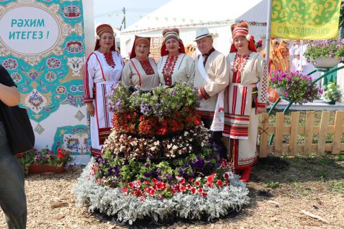 Рустам Минниханов посетил татарстанское подворье на Сабантуе в Мордовии