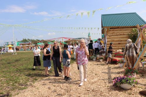Рустам Минниханов посетил татарстанское подворье на Сабантуе в Мордовии