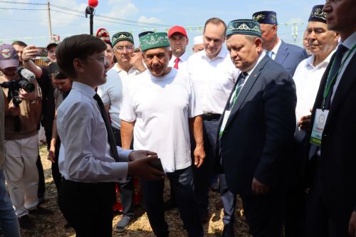 Рустам Минниханов посетил татарстанское подворье на Сабантуе в Мордовии