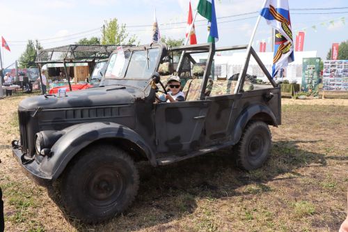 Рустам Минниханов посетил татарстанское подворье на Сабантуе в Мордовии