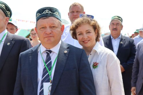 Рустам Минниханов посетил татарстанское подворье на Сабантуе в Мордовии