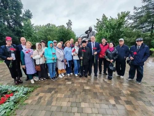 Яр Чаллы шәһәренең татар милләте сагында торган күренекле шәхесләре Нурлатта булып киттеләр