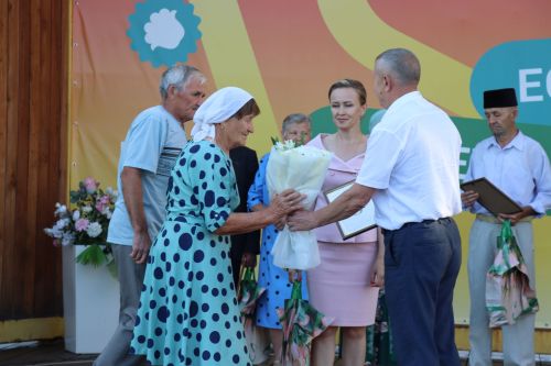 Любовь сквозь года: в Нурлате чествовали юбиляров семейной жизни (+ фоторепортаж)