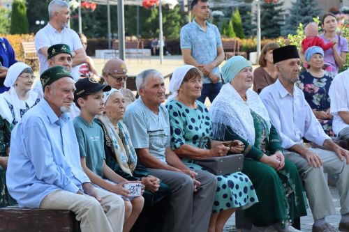 Нурлатта гаилә юбилейларын билгеләп үтүче парларны хөрмәтләделәр