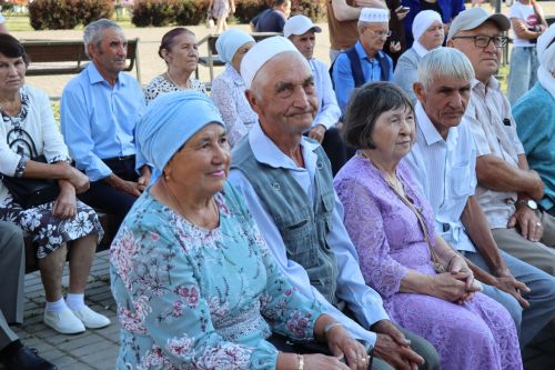 Любовь сквозь года: в Нурлате чествовали юбиляров семейной жизни (+ фоторепортаж)