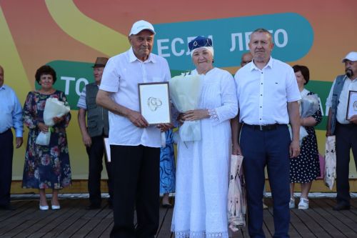 Нурлатта гаилә юбилейларын билгеләп үтүче парларны хөрмәтләделәр