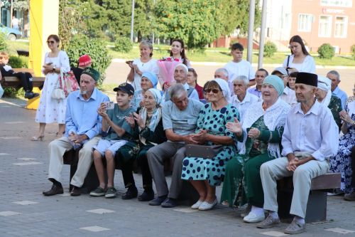 Любовь сквозь года: в Нурлате чествовали юбиляров семейной жизни (+ фоторепортаж)