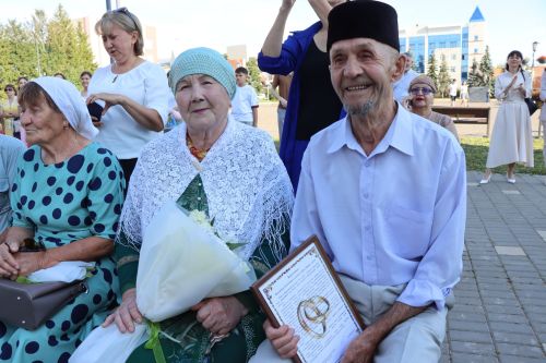 Любовь сквозь года: в Нурлате чествовали юбиляров семейной жизни (+ фоторепортаж)
