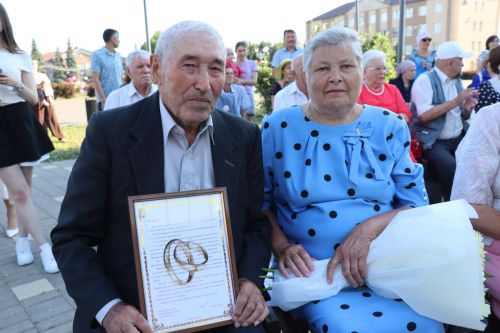 Любовь сквозь года: в Нурлате чествовали юбиляров семейной жизни (+ фоторепортаж)