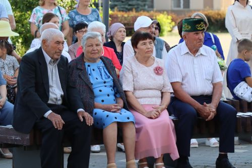 Нурлатта гаилә юбилейларын билгеләп үтүче парларны хөрмәтләделәр