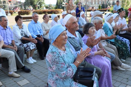 Любовь сквозь года: в Нурлате чествовали юбиляров семейной жизни (+ фоторепортаж)
