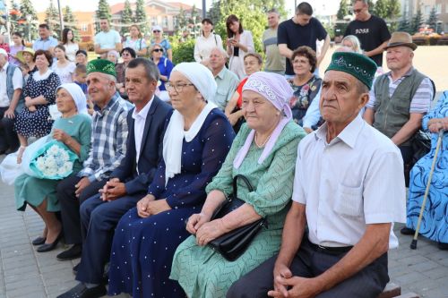Нурлатта гаилә юбилейларын билгеләп үтүче парларны хөрмәтләделәр