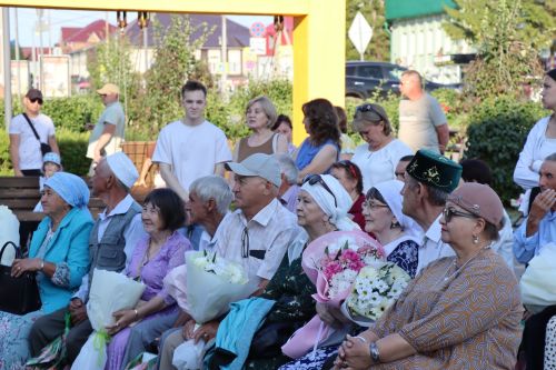 Любовь сквозь года: в Нурлате чествовали юбиляров семейной жизни (+ фоторепортаж)