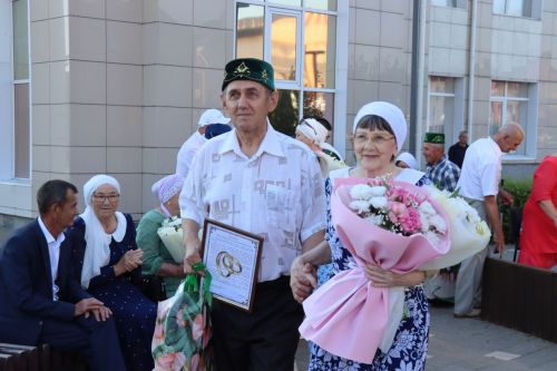 Любовь сквозь года: в Нурлате чествовали юбиляров семейной жизни (+ фоторепортаж)