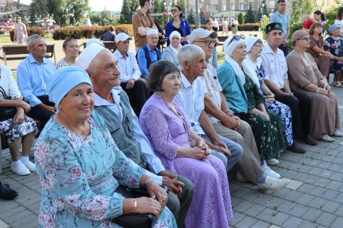 Любовь сквозь года: в Нурлате чествовали юбиляров семейной жизни (+ фоторепортаж)