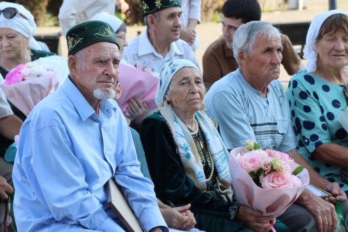 Любовь сквозь года: в Нурлате чествовали юбиляров семейной жизни (+ фоторепортаж)