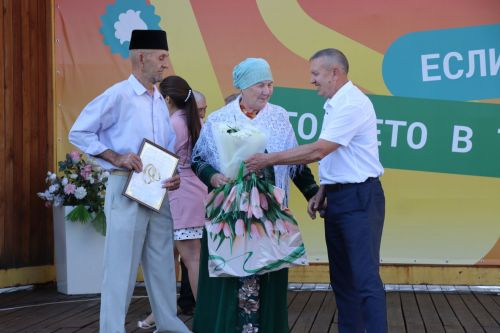 Любовь сквозь года: в Нурлате чествовали юбиляров семейной жизни (+ фоторепортаж)