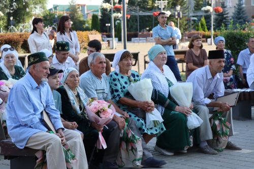 Любовь сквозь года: в Нурлате чествовали юбиляров семейной жизни (+ фоторепортаж)