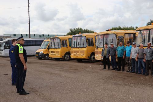 В Нурлатском районе завершилась проверка школьных автобусов перед новым учебным годом