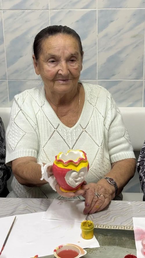 Волонтеры Нурлата провели арт-терапию в доме престарелых