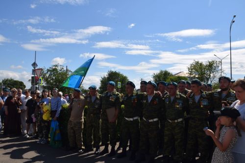Десантники Нурлата отметили годовщину ВДВ торжественным митингом