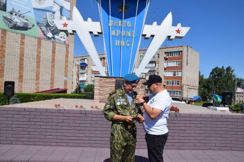 Десантники Нурлата отметили годовщину ВДВ торжественным митингом