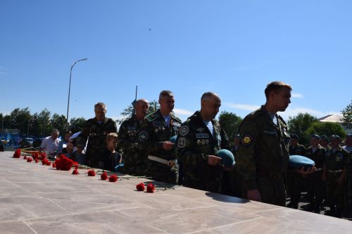 Десантники Нурлата отметили годовщину ВДВ торжественным митингом