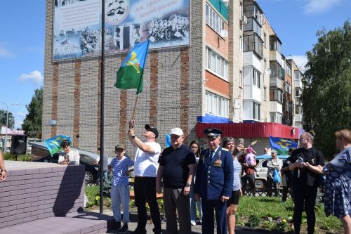 Десантники Нурлата отметили годовщину ВДВ торжественным митингом