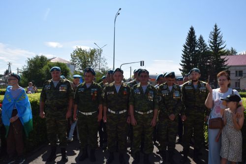 Десантники Нурлата отметили годовщину ВДВ торжественным митингом