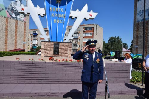 Десантники Нурлата отметили годовщину ВДВ торжественным митингом