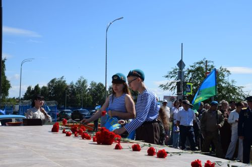 Десантники Нурлата отметили годовщину ВДВ торжественным митингом