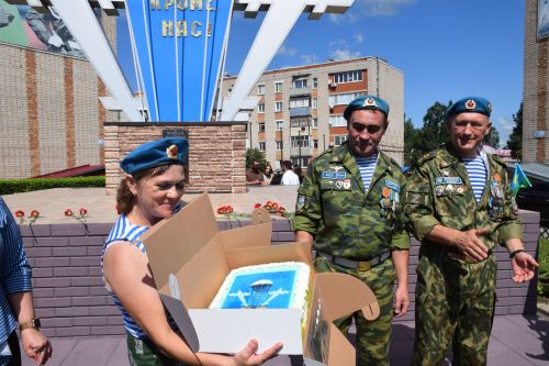 Десантники Нурлата отметили годовщину ВДВ торжественным митингом